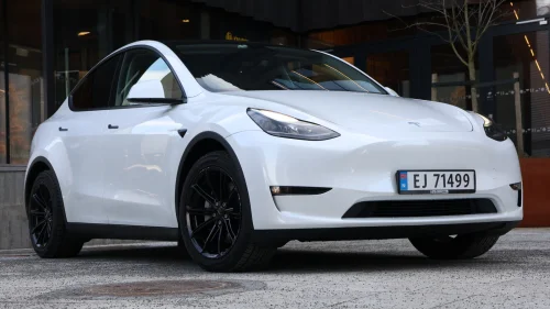 TESLA Model Y LONG RANGE AWD 7-SETER - GARANTI!