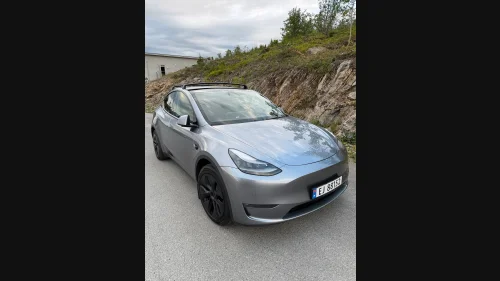 TESLA Model Y Long Range AWD Enhanced autopilot