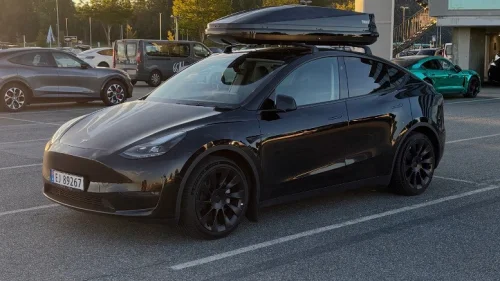 TESLA Model Y Long Range AWD 7-s.