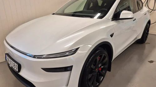 TESLA Model Y LR/AWD/Juniper/Premium/20"/AP/Spoiler/Røde calipere