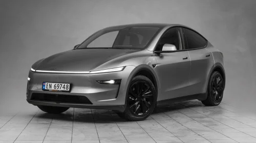 TESLA Model Y LONG RANGE AWD JUNIPER/600KM/PANO/360/KROK/19+19!