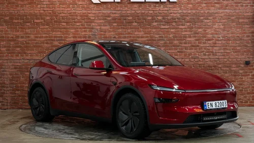 TESLA Model Y LR, FSD, Hengerfeste, Ledbar, Lakkforsegling ++