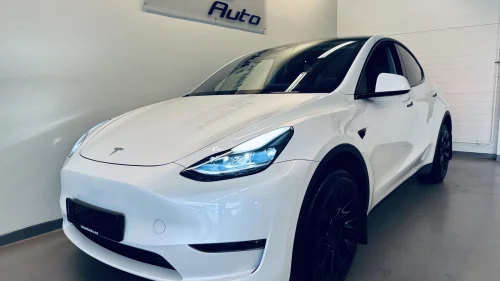 TESLA Model Y LONG RANGE AWD / 20" HJUL / ÈN EIER / LAV KILOMETER!!