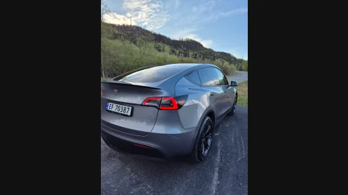 TESLA Model Y Long Range AWD 533km/Quicksilver/Gemini dark/S+V ++