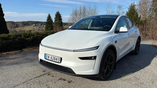 TESLA Model Y Long Range AWD. 20'' sommer, krok, kjøling,mm.