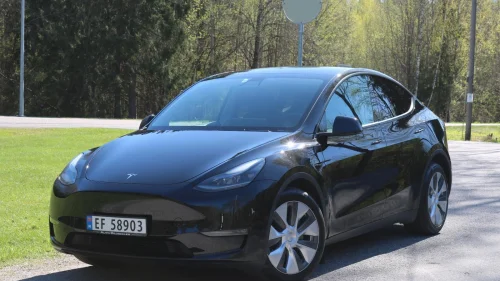 TESLA Model Y LONG RANGE AWD AUTOPILOT PREMIUM HENGEFESTE S+V++