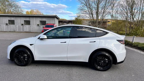 TESLA Model Y Long Range AWD med Autpilot