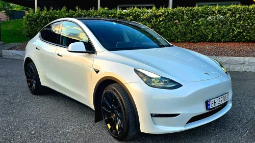 TESLA Model Y Long Range AWD Tlhengerfeste