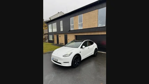 TESLA Model Y Long Range AWD, med krok, rekke oppdateringer.