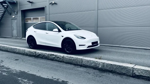 TESLA Model Y LR -AWD - Hengerfeste - S og V hjul - Tar innbytte+++