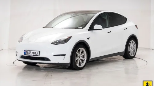 TESLA Model Y LR AWD 7-SETER ACC AUTOPILOT PREMIUM LYD HENGERFESTE PA