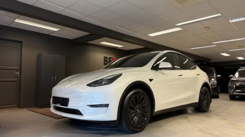 TESLA Model Y Long Range,AWD,Hengerfeste,Autopilot,V.pumpe,533km,Hifi