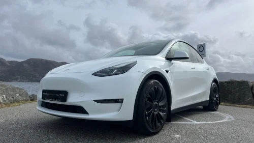 TESLA Model Y LR|PREMIUM|RYZEN|HIFI|PANO|BERLIN|KROK|SKINN|KUPP