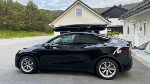 TESLA Model Y Long Range AWD, skiboks, hengerfeste, panoramatak