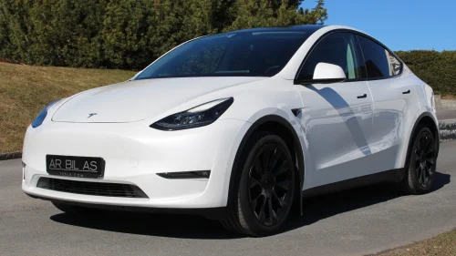 TESLA Model Y Long Range (533km) AWD 20" Hengerfeste Panorama +++