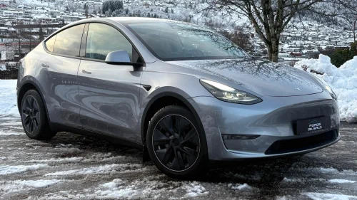 TESLA Model Y LR AWD/533km/Hengerfeste/