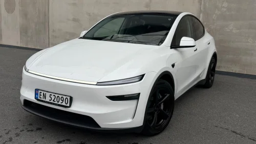 TESLA Model Y 1-EIERS | AWD | LONG-RANGE | H.FESTE | S&V-HJUL | ++