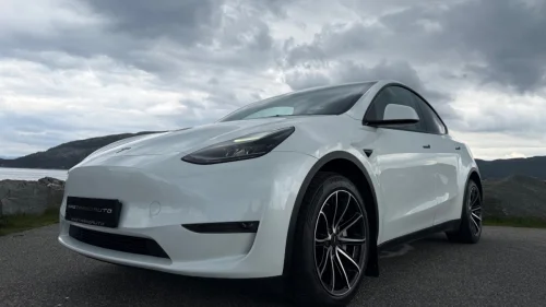 TESLA Model Y LR|PREMIUM|RYZEN|HIFI|PANO|BERLIN|KROK|SKINN|KUPP