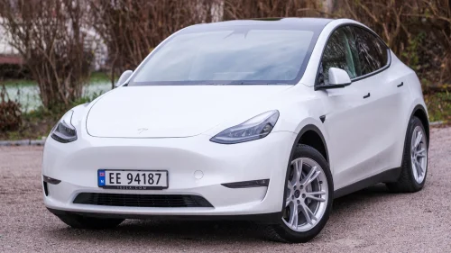 TESLA Model Y Long Range AWD - LAV KM - 1 EIER - KROK - 20″ - BERLIN