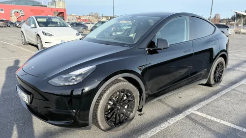 TESLA Model Y Long Range - 4WD - AMD Rysen - Hengerfeste +++