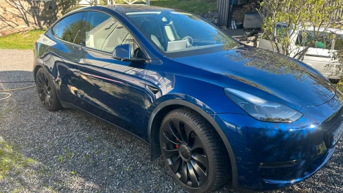 TESLA Model Y PERFORMANCE awd / 4wd