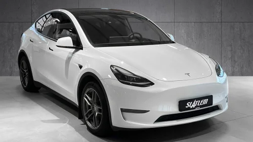 TESLA Model Y Long Range AWD krok, skinn ++