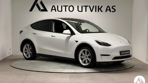 TESLA Model Y LONGRANGE/AP/KROK/GLASSTAK/V.PUMPE/75kWh/533KM