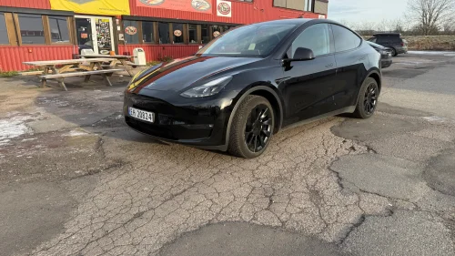 TESLA Model Y Long Range AWD, Pen, hengerfeste,