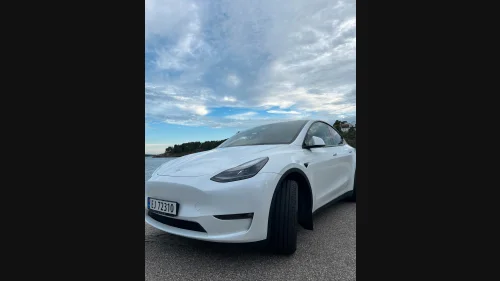 TESLA Model Y Long Range AWD 7-s.
