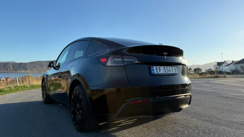 TESLA Model Y Long Range AWD Lav km!!