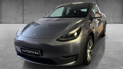 TESLA Model Y LR AWD - Krok