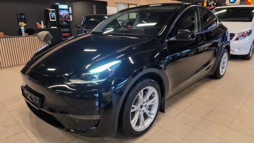 TESLA Model Y Long Range AWD/ Skinn/ AP/ H.Feste/ 533 WLTP