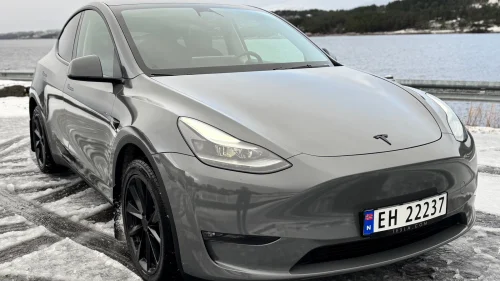 TESLA Model Y Long Range AWD // Foliert // Acceleration Boost Package