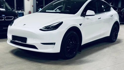 TESLA Model Y LR - 4WD - Autopilot - AMD Ryzen - Hengerfeste +++