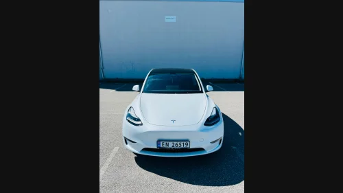 TESLA Model Y Long Range AWD 7-s.