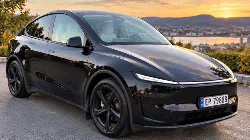 TESLA Model Y 2026 Long Range AWD | Hvitt interiør | Kun 8 600 km