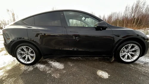 TESLA Model Y Long Range AWD, Hengerfeste, Vinterdekk