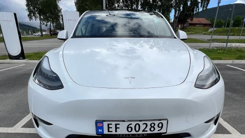 TESLA Model Y Long Range AWD, god bil og pent kjørt.