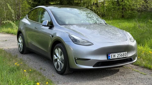 TESLA Model Y LONG RANGE, AWD, KROK, PANO, AP, PREMIUM, NORSK 19"+19"