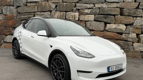 TESLA Model Y LongRange/AWD/Skinn/Krok/21-Hjul/VinterPakke/Media-Bak+