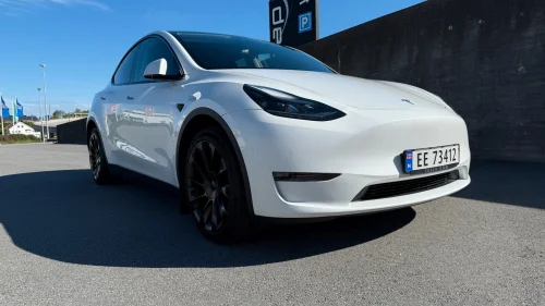 TESLA Model Y Long Range AWD/Krok/Autopilot/Varmepumpe +++
