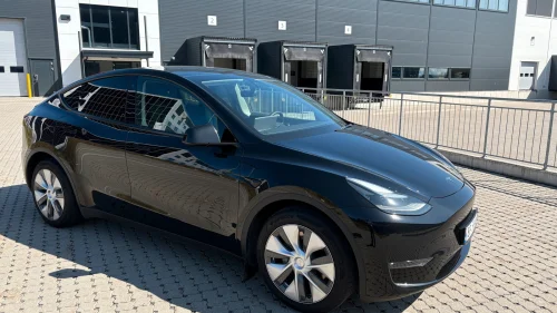 TESLA Model Y Long Range AWD HENGERFESTE  / PANORAMA