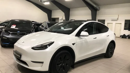 TESLA Model Y LONG RANGE, AWD,RYZEN, KROK,PANO, AP,PREMIUM,NORSK 19"+