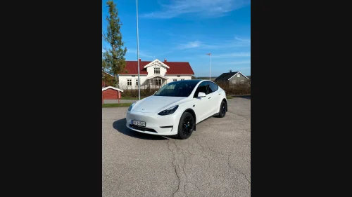 TESLA Model Y Long Range AWD - Lazer linear 18 Elite+