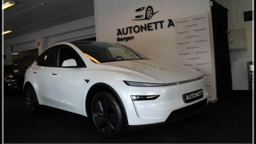 TESLA Model Y FACELIFT 2025,LR,AWD,PANO,H-FESTE,SKINN,S+V-HJUL++
