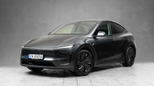 TESLA Model Y LONG RANGE AWD JUNIPER/600KM/PANO/360/KROK/19+19!