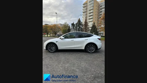 TESLA Model Y // Long Range