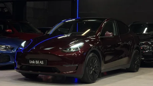 TESLA Model Y LR/ Minight Chery/ AWD/ BERLIN/ AP/ KROK/ S+V DEKK