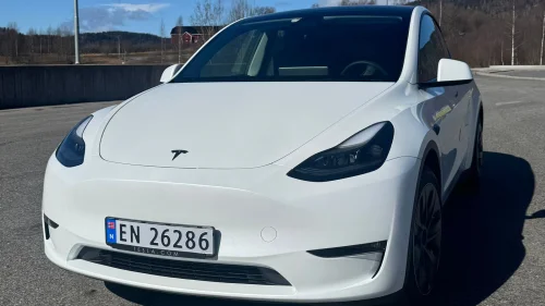 TESLA Model Y Long Range AWD 7-s.