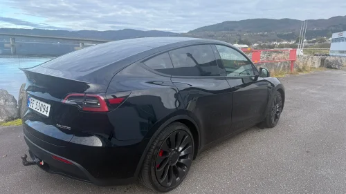 TESLA Model Y Performance AWD / 21"Uber S+V / Nye dekk for kr 35.000
